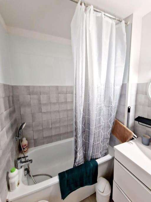 "Le Bisontin", Studio Cosy Au Calme, Proche De La Gare Besançon Exterior foto